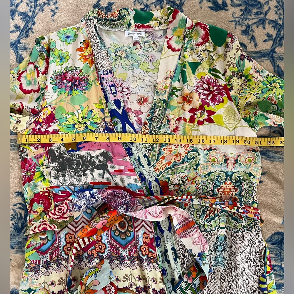Johnny Was Colorful 100% Silk Floral Short Robe - Picture 8 of 13